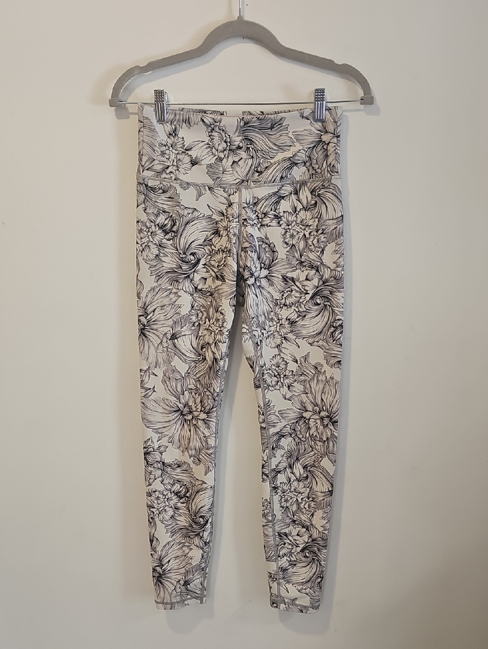 Source Unknown Black and White Floral Leggings